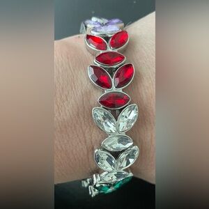 Colorful paparazzi bracelet. NWT.